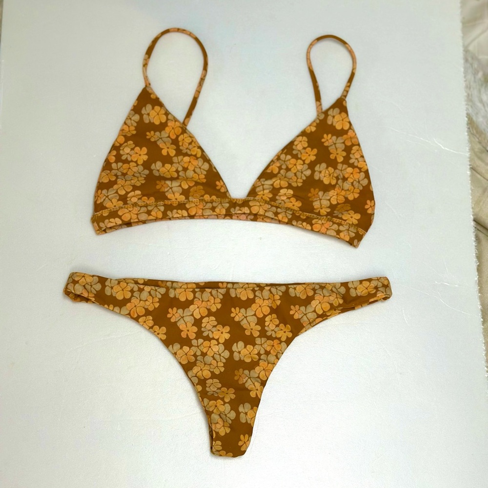 Benoa Swim Lei set.